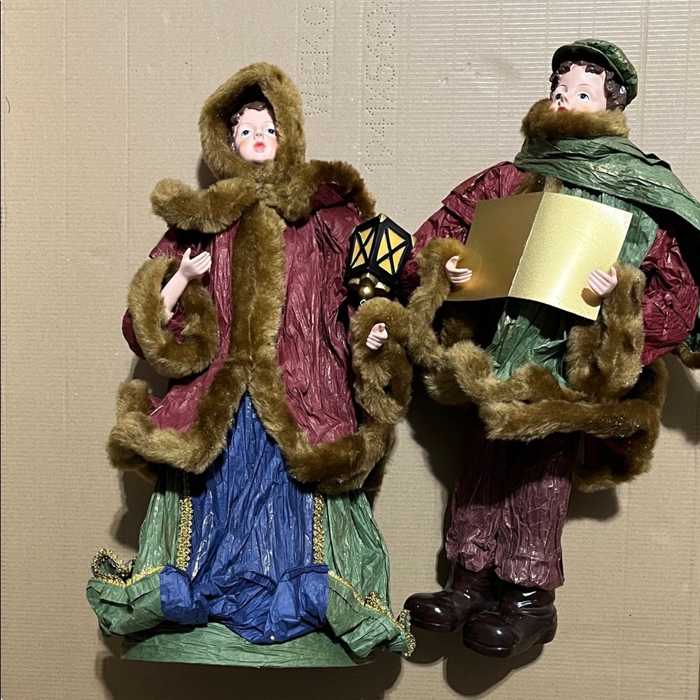 Vintage Style Caroler Figurines with Fur Trim